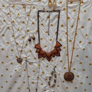 Nice Assortment of Jewelry